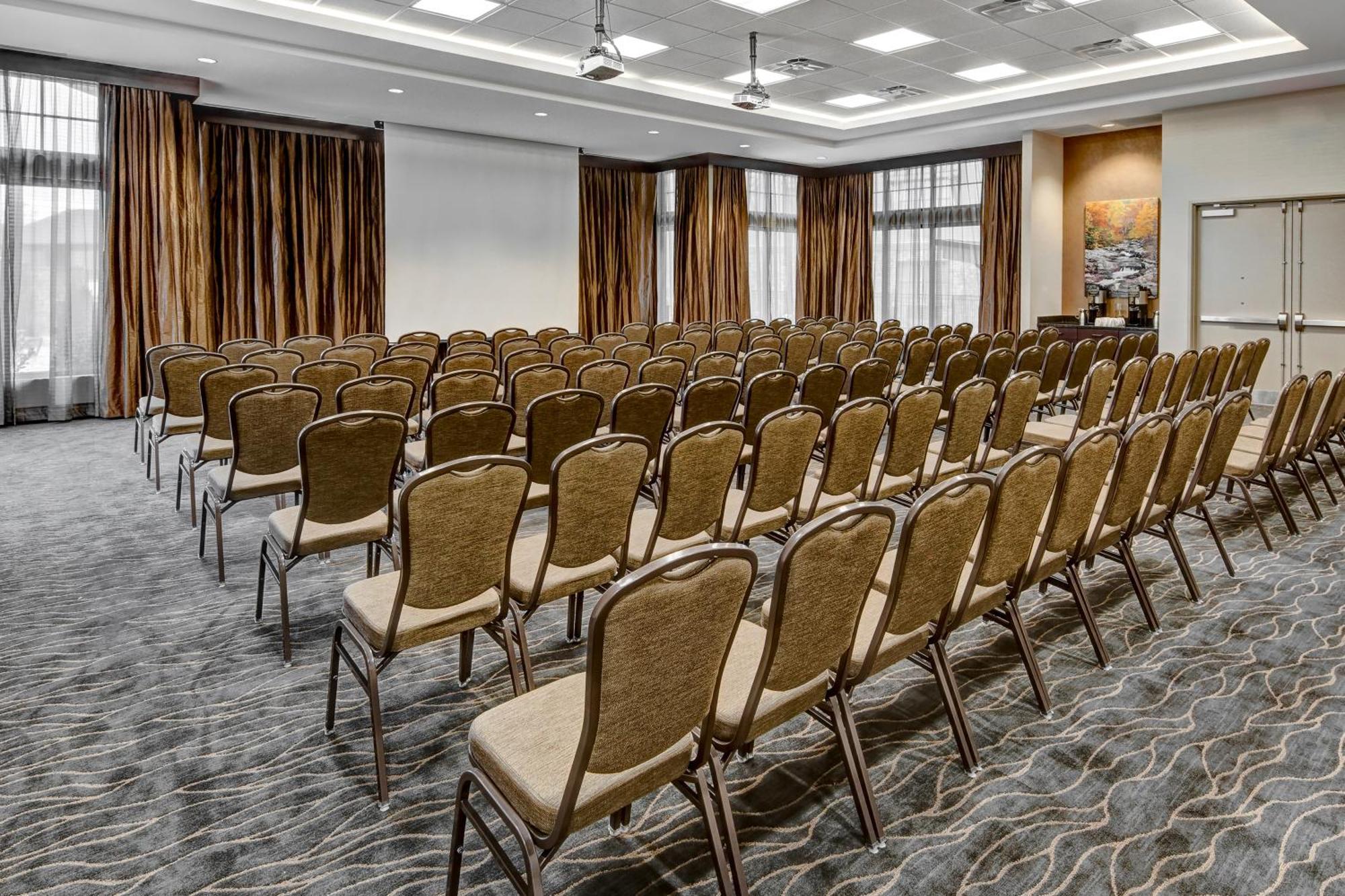 Black Fox Lodge Pigeon Forge, Tapestry Collection By Hilton Exterior photo